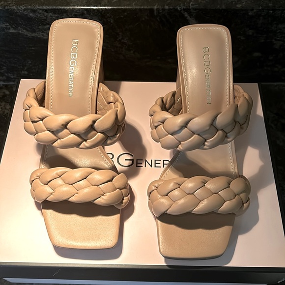 BCBG Sandals SZ 6.5 ~ Never Worn ~ Tan - Picture 1 of 6